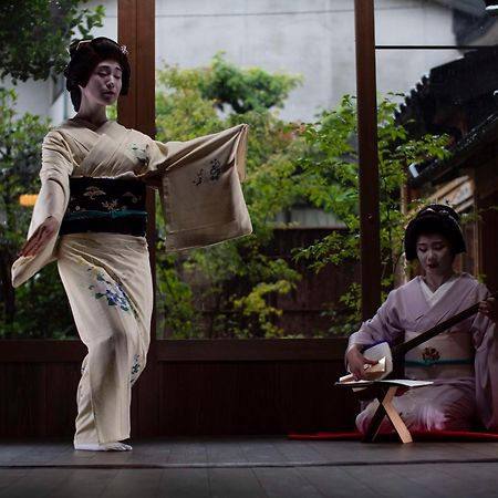 Hyatt Centric קנזאווה מראה חיצוני תמונה A scene from a traditional Japanese dance