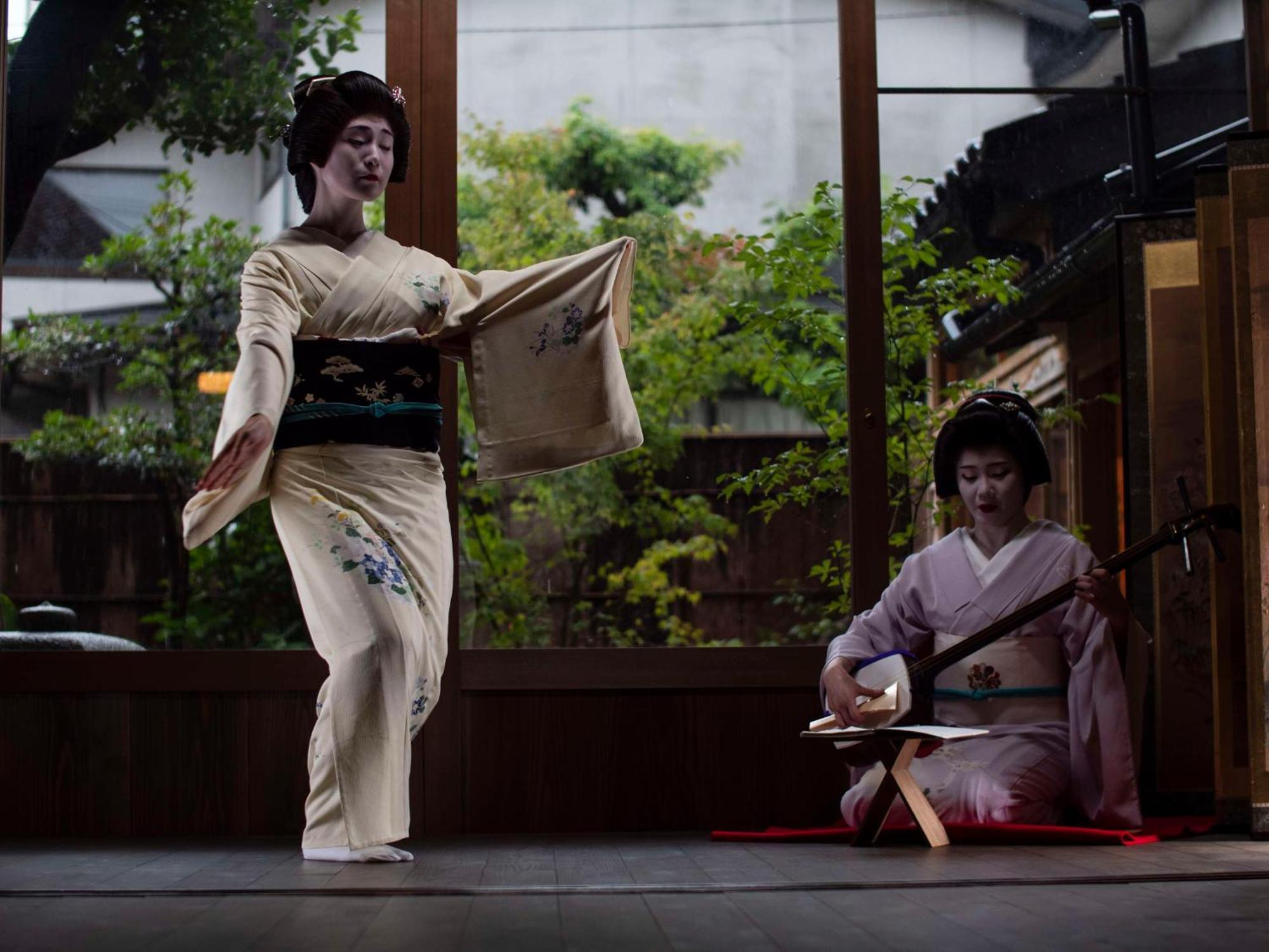 Hyatt Centric קנזאווה מראה חיצוני תמונה A scene from a traditional Japanese dance