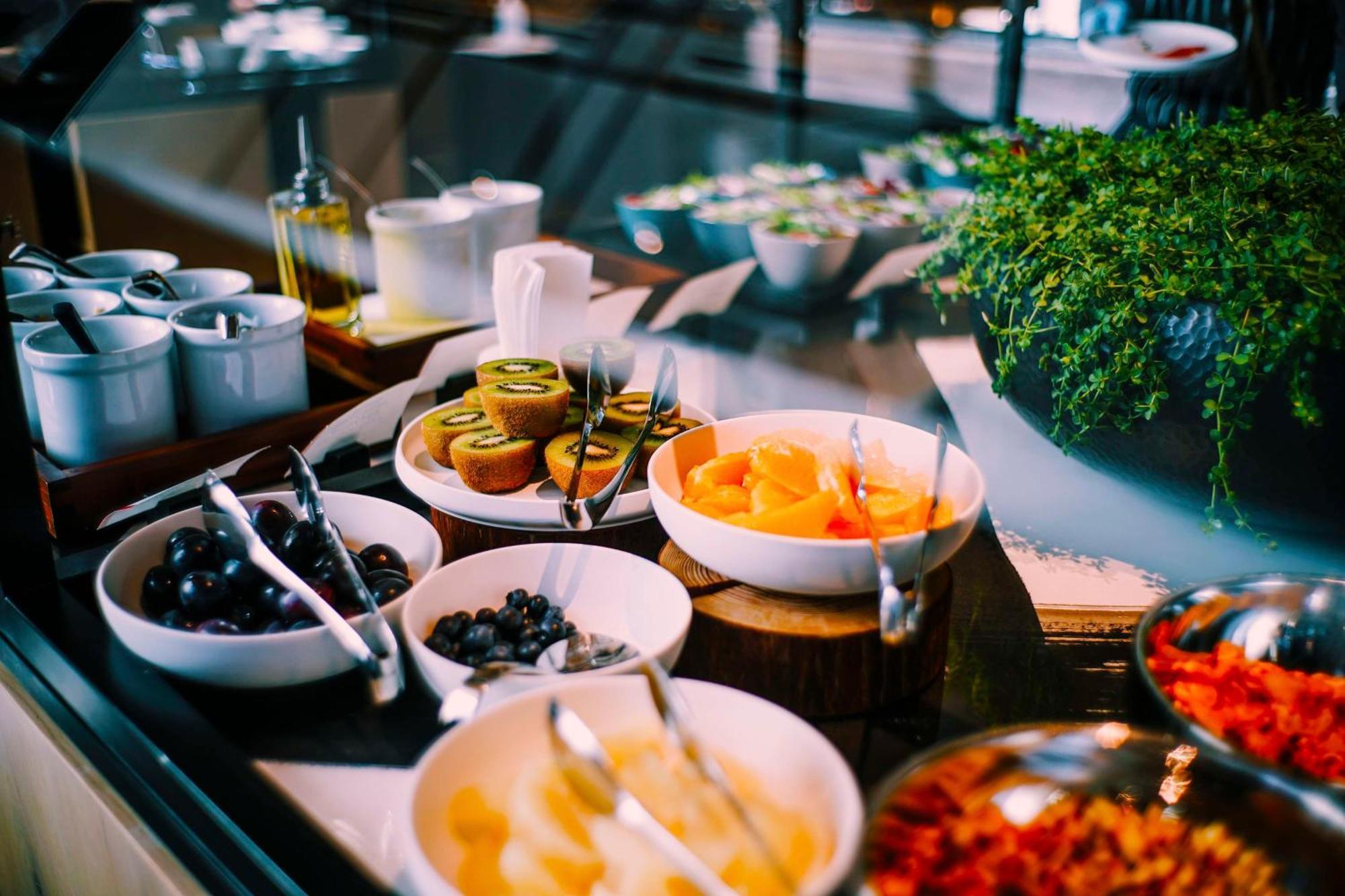 Hyatt Centric קנזאווה מראה חיצוני תמונה A buffet at a hotel